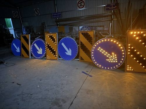 晋中晋中河南太阳能自发光交通路标牌厂家